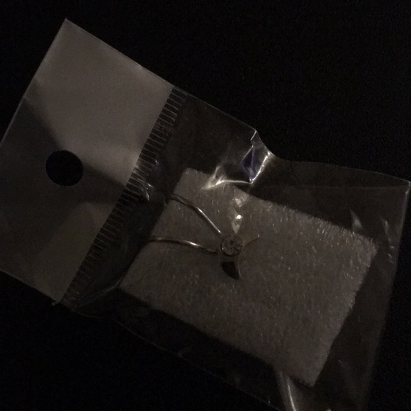 🌜Pretty Jeweled Moon Ear Cuff- silver tone - Picture 5 of 6